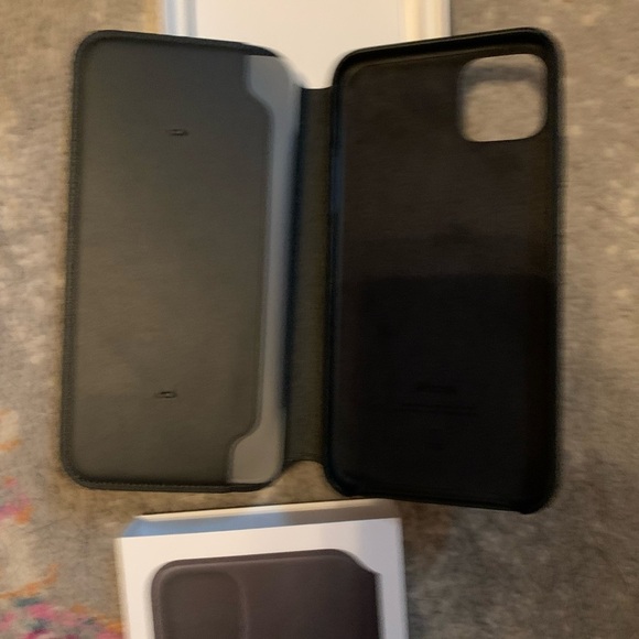 Apple iPhone 11 Pro Max Leather Folio - Black - Picture 3 of 4